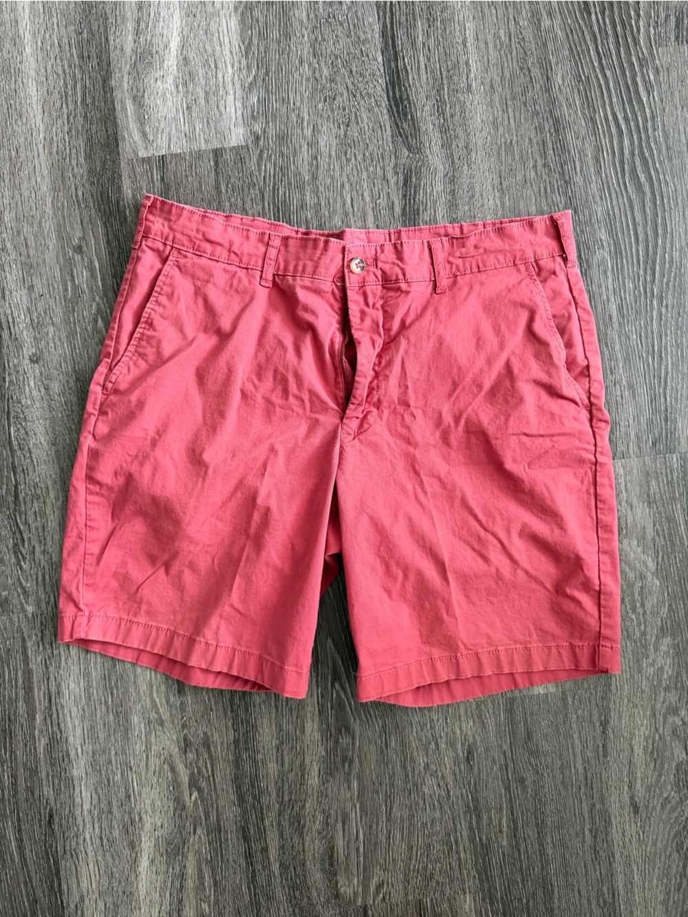 Izod Men's Coral Pink Flat Front Shorts